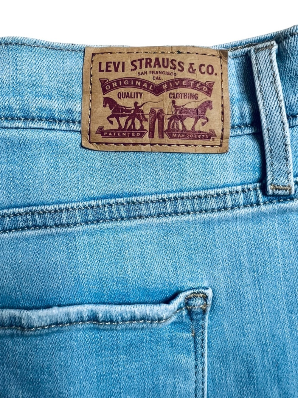 Levi’s 724 High Rise Straight Crop Jeans Distressed Light Wash – Size 33 - Picture 5 of 5